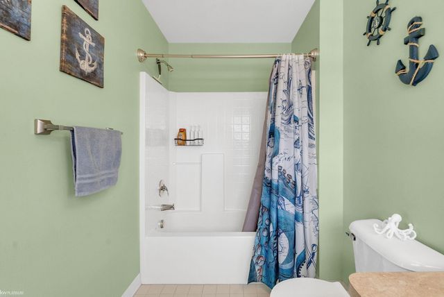 198 Amys Walk Street, Auburn Hills, MI 48326