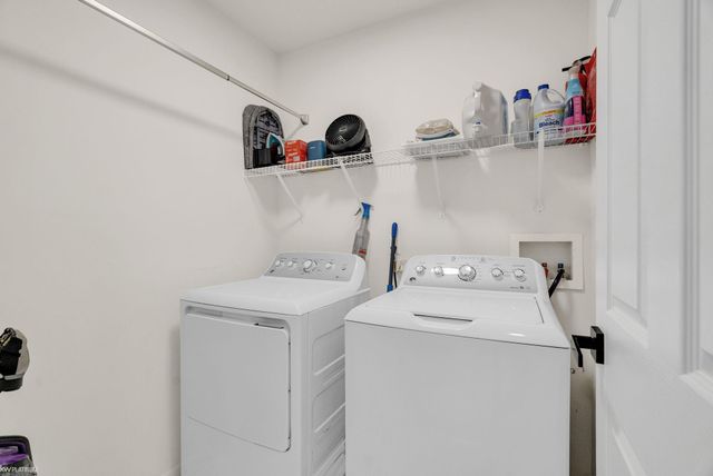 198 Amys Walk Street, Auburn Hills, MI 48326