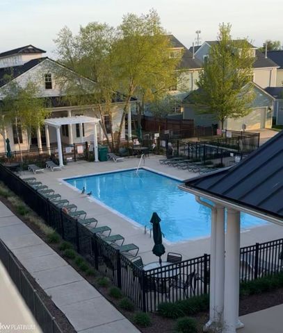 198 Amys Walk Street, Auburn Hills, MI 48326