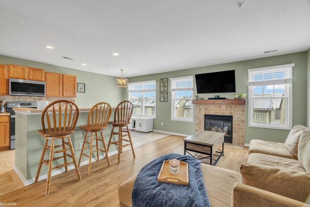 198 Amys Walk Street, Auburn Hills, MI 48326