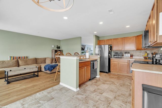 198 Amys Walk Street, Auburn Hills, MI 48326