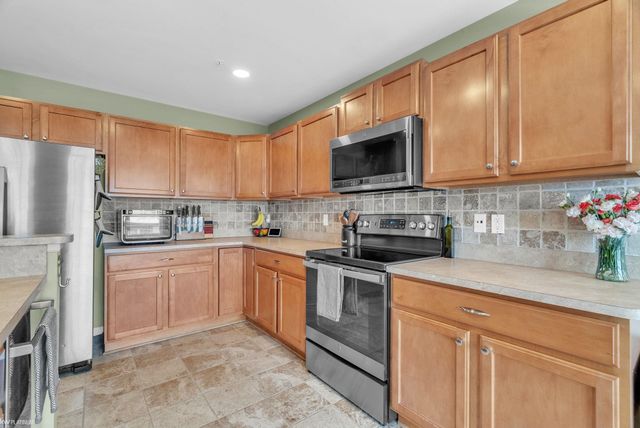 198 Amys Walk Street, Auburn Hills, MI 48326