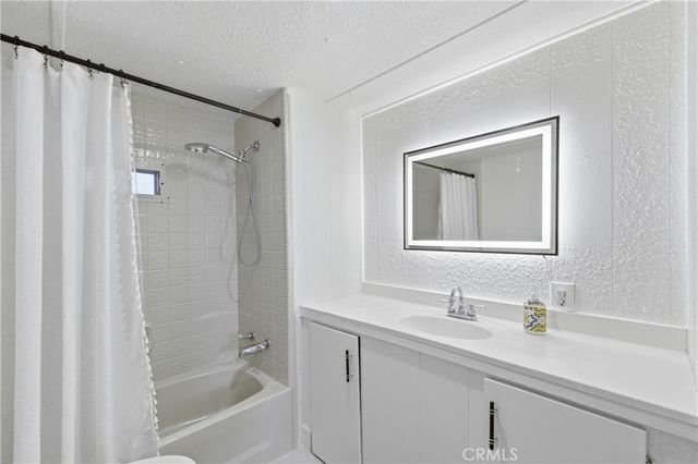 5000 Pierce Road 5, Bakersfield, CA 93308