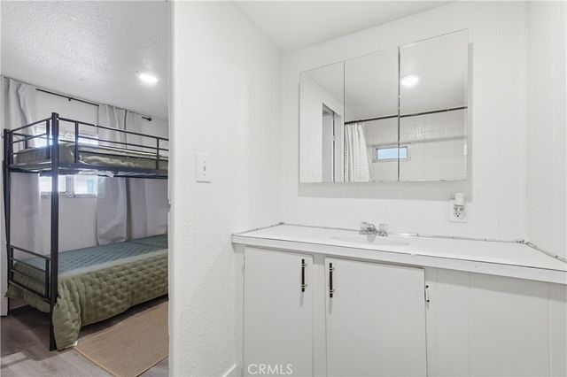 5000 Pierce Road 5, Bakersfield, CA 93308