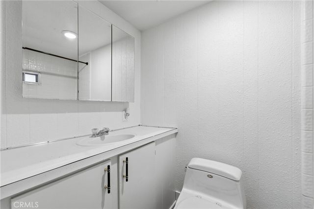 5000 Pierce Road 5, Bakersfield, CA 93308