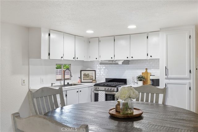 5000 Pierce Road 5, Bakersfield, CA 93308