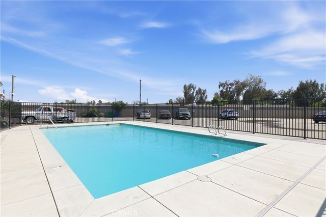 5000 Pierce Road 5, Bakersfield, CA 93308