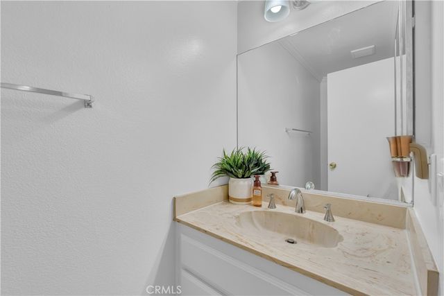 745 Claraday 6, Glendora, CA 91740