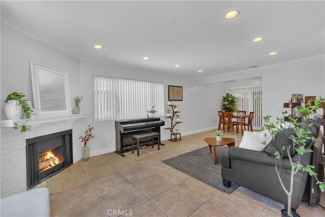 745 Claraday 6, Glendora, CA 91740