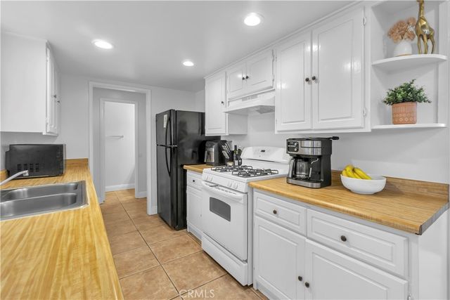 745 Claraday 6, Glendora, CA 91740