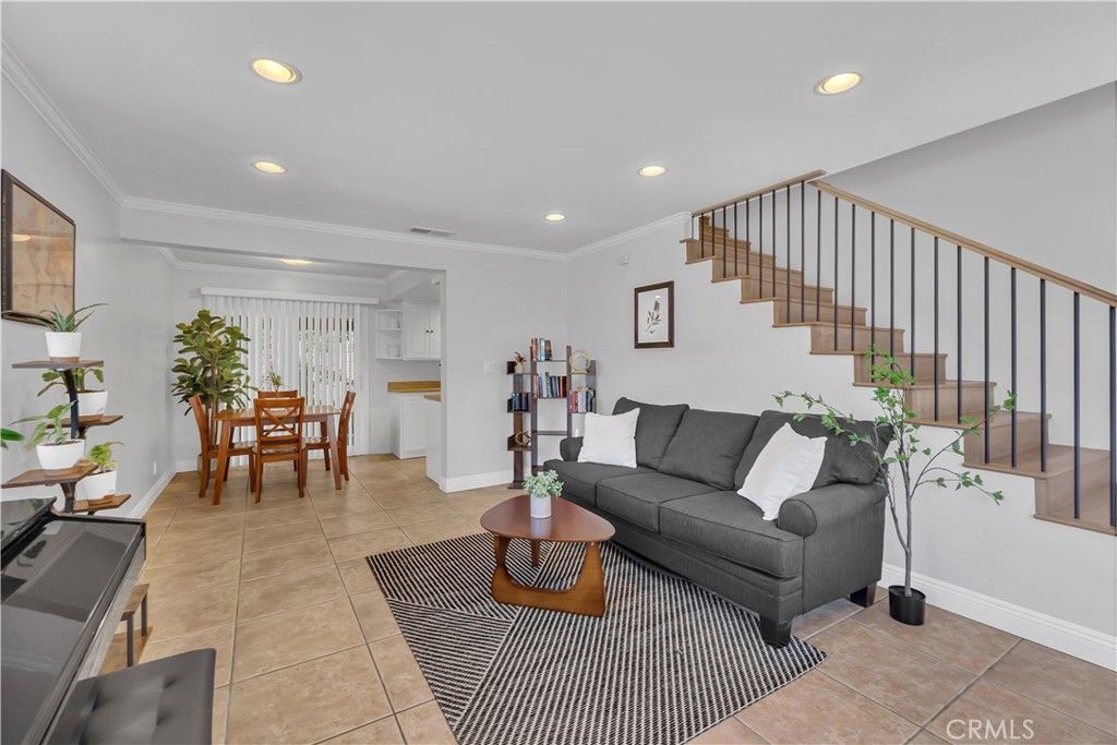745 Claraday 6, Glendora, CA 91740