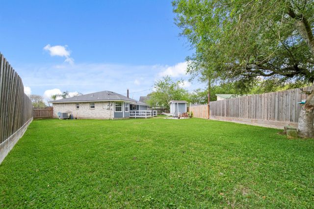 3212 Acorn Circle, Dickinson, TX 77539