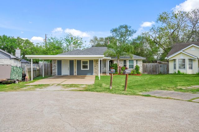 3212 Acorn Circle, Dickinson, TX 77539