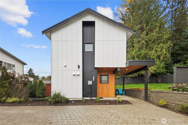 9692 51st Avenue S, Seattle, WA 98118