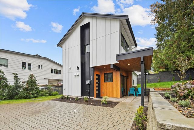 9692 51st Avenue S, Seattle, WA 98118