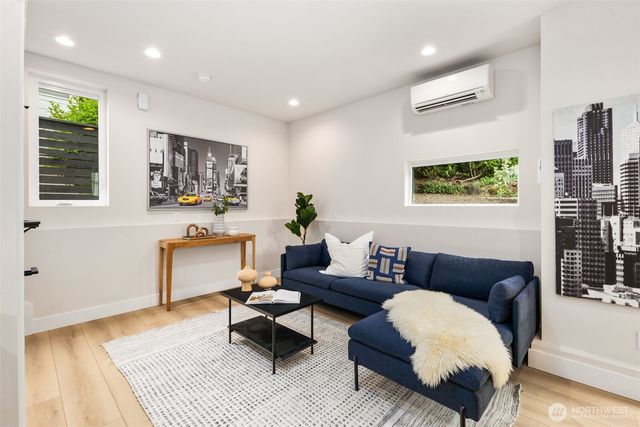 9692 51st Avenue S, Seattle, WA 98118