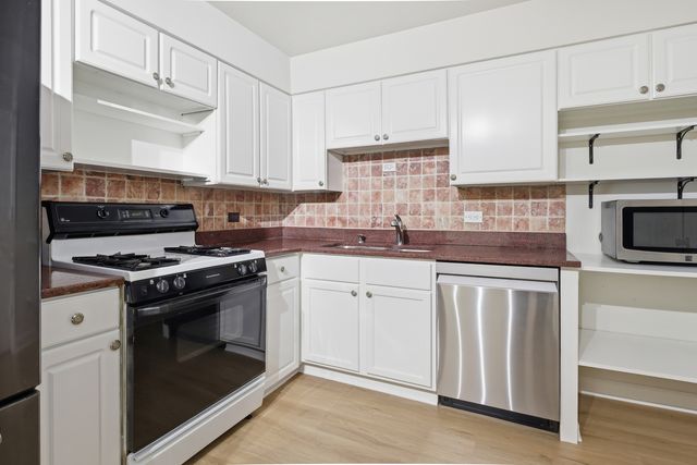 750 Dempster Street CG4, Mount Prospect, IL 60056