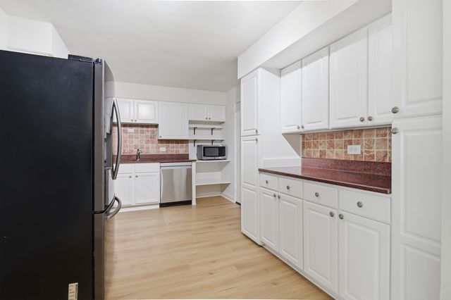 750 Dempster Street CG4, Mount Prospect, IL 60056