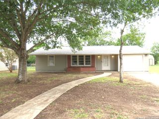 426 Wallace, Seguin, TX 78155