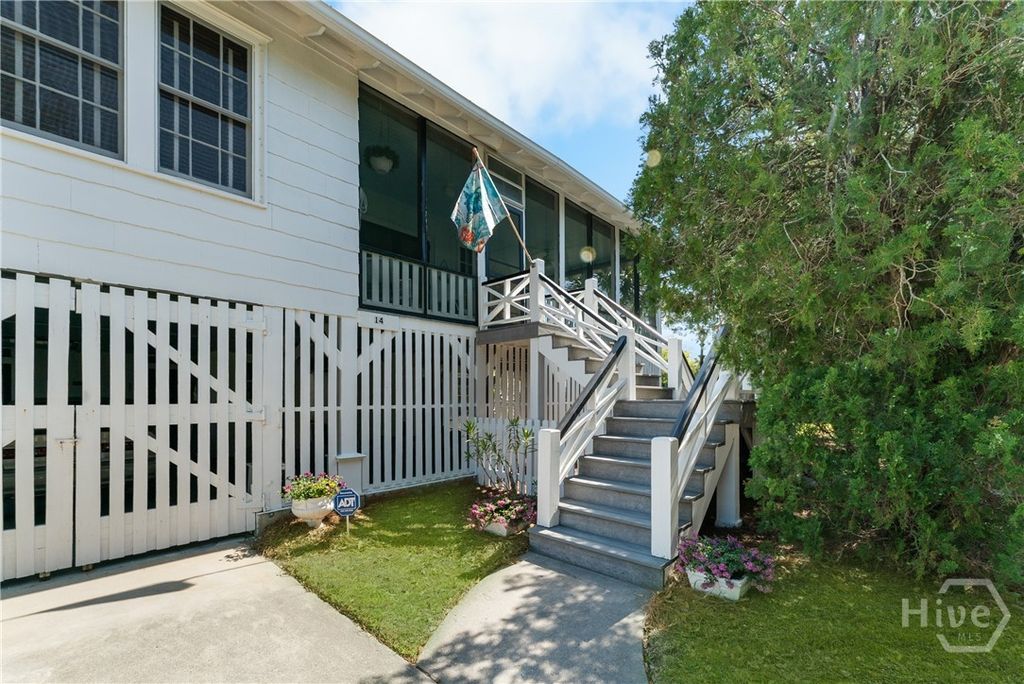 Image 5 of property listing at 14 18th Place, Tybee Island, GA 31328