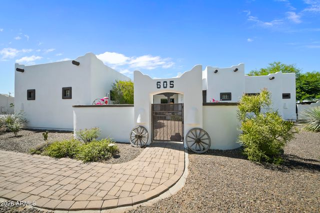605 W Ridgecrest Road, Phoenix, AZ 85086