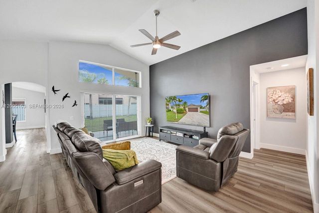 1063 Cedar Falls Dr 1063, Weston, FL 33327