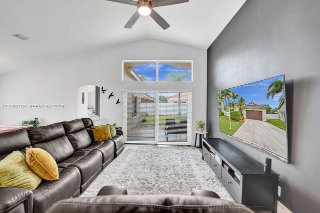 1063 Cedar Falls Dr 1063, Weston, FL 33327