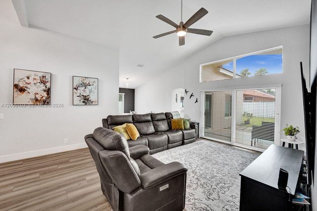 1063 Cedar Falls Dr 1063, Weston, FL 33327