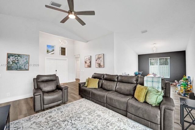 1063 Cedar Falls Dr 1063, Weston, FL 33327