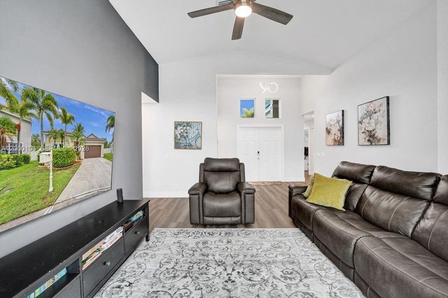 1063 Cedar Falls Dr 1063, Weston, FL 33327