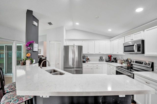 1063 Cedar Falls Dr 1063, Weston, FL 33327