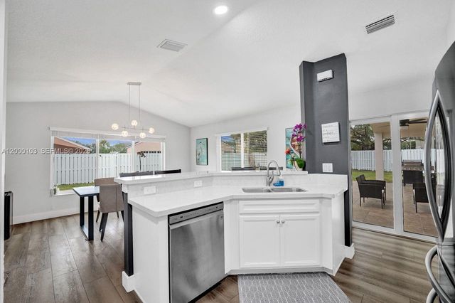 1063 Cedar Falls Dr 1063, Weston, FL 33327