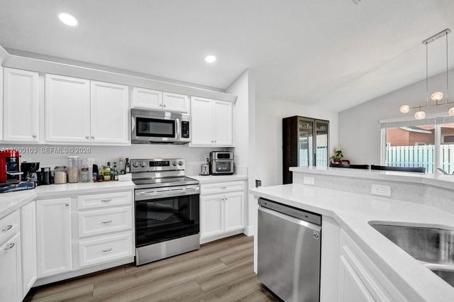 1063 Cedar Falls Dr 1063, Weston, FL 33327