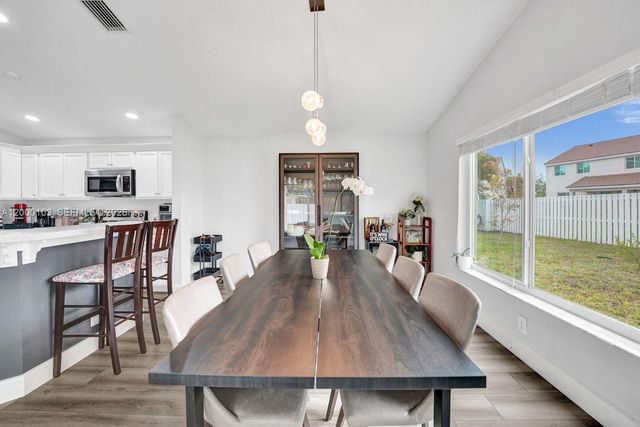 1063 Cedar Falls Dr 1063, Weston, FL 33327