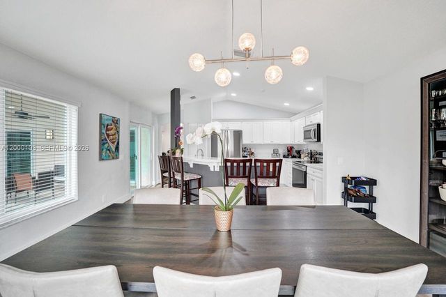 1063 Cedar Falls Dr 1063, Weston, FL 33327