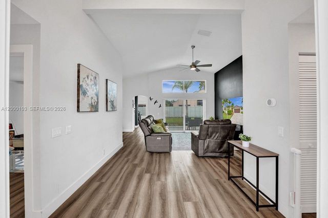 1063 Cedar Falls Dr 1063, Weston, FL 33327