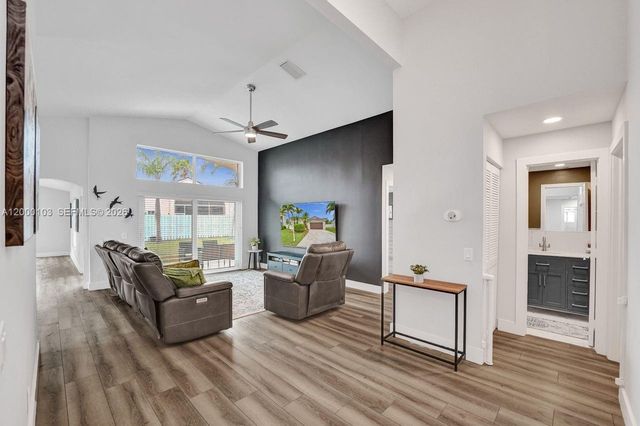 1063 Cedar Falls Dr 1063, Weston, FL 33327