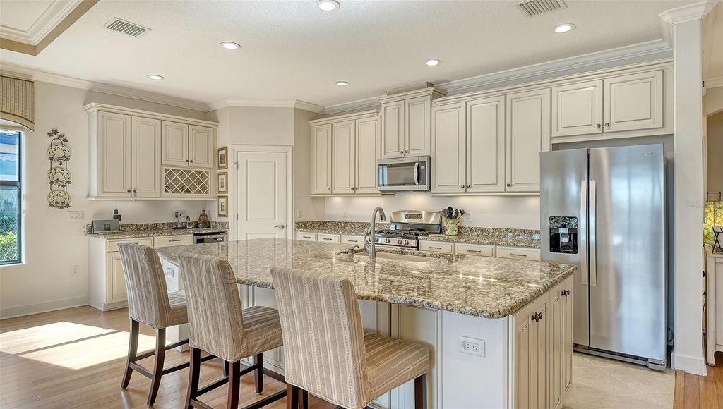 Image 15 of property listing at 12759 DEL CORSO LOOP, Bradenton, FL 34211