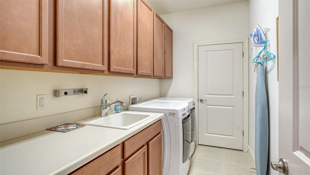 Image 37 of property listing at 12759 DEL CORSO LOOP, Bradenton, FL 34211