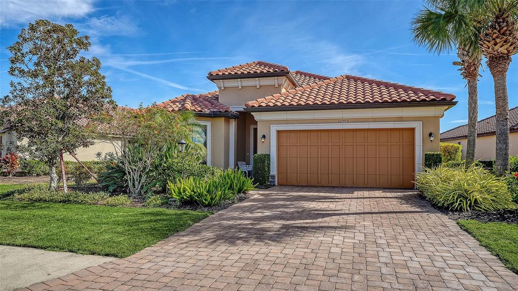 Image 7 of property listing at 12759 DEL CORSO LOOP, Bradenton, FL 34211