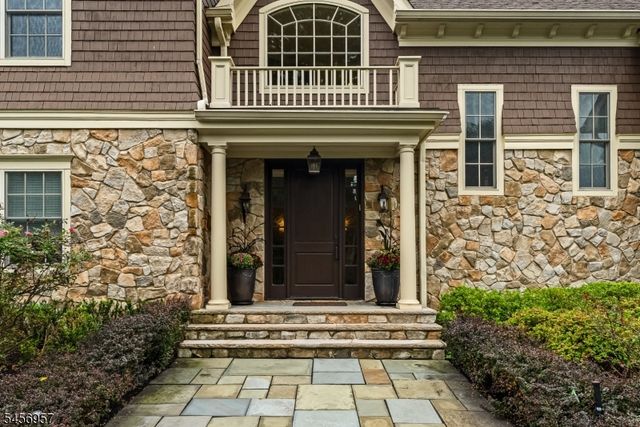 2 Hobson Drive, Livingston Twp., NJ 07039