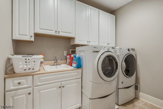 2 Hobson Drive, Livingston Twp., NJ 07039