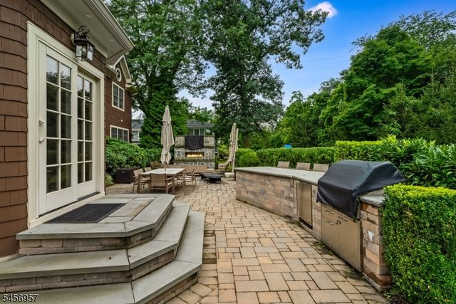 2 Hobson Drive, Livingston Twp., NJ 07039