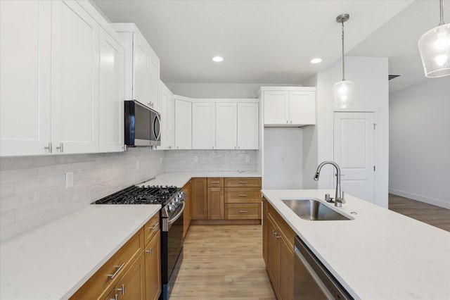1109 - 22 N Country Club Dr, Deer Park, WA 99006