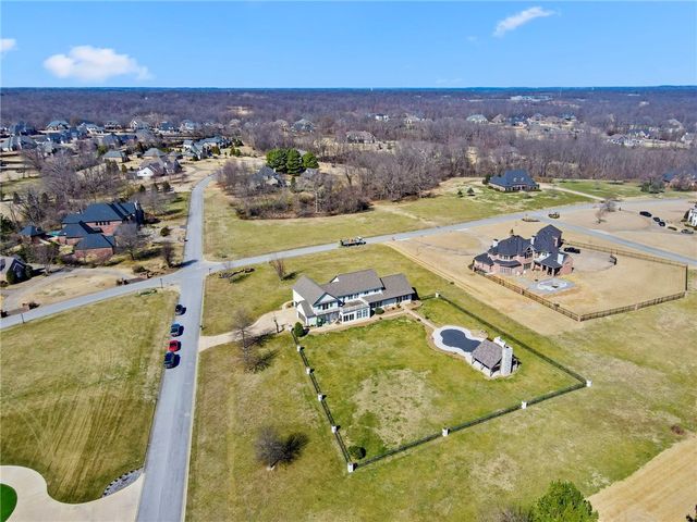 10878 Millstead Lane, Bentonville, AR 72712