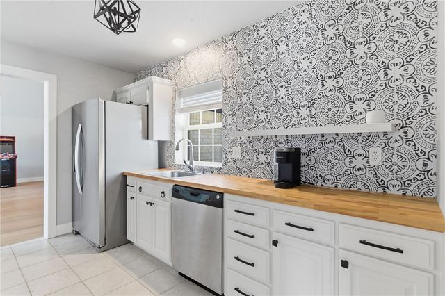 10878 Millstead Lane, Bentonville, AR 72712