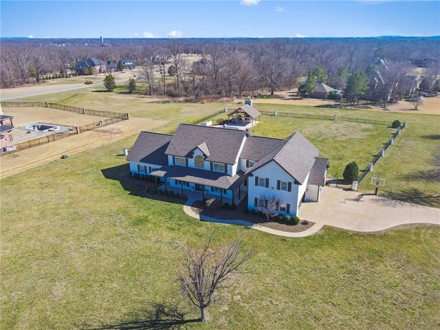 10878 Millstead Lane, Bentonville, AR 72712