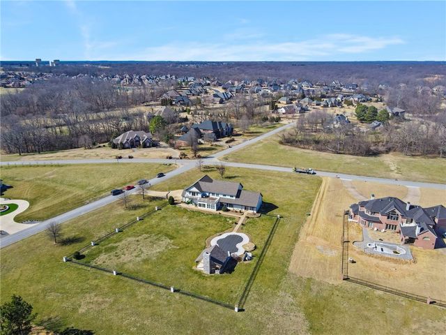 10878 Millstead Lane, Bentonville, AR 72712