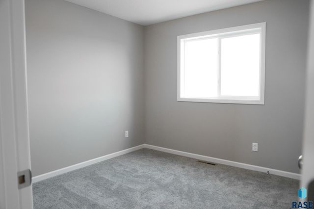 219 Thelma Ave Avenue, Harrisburg, SD 57032