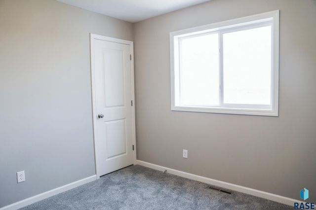 219 Thelma Ave Avenue, Harrisburg, SD 57032